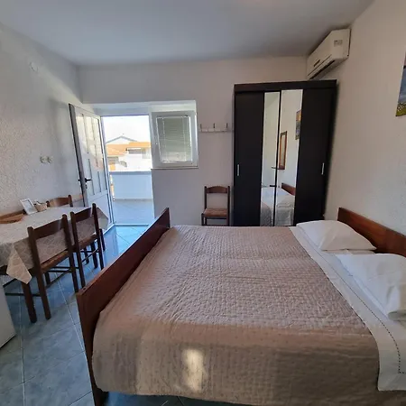 Apartmani Bada Pakostane Exterior photo